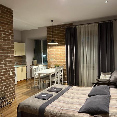 Vip Apartments ! Лвив Екстериор снимка