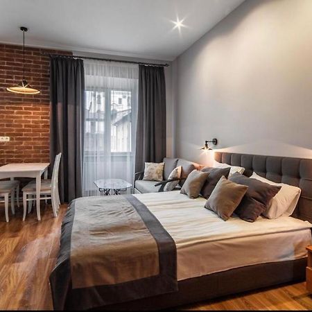 Vip Apartments ! Лвив Екстериор снимка
