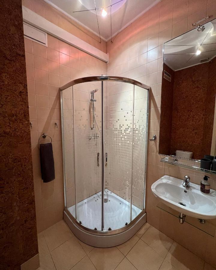 Vip Apartments ! Лвив Екстериор снимка