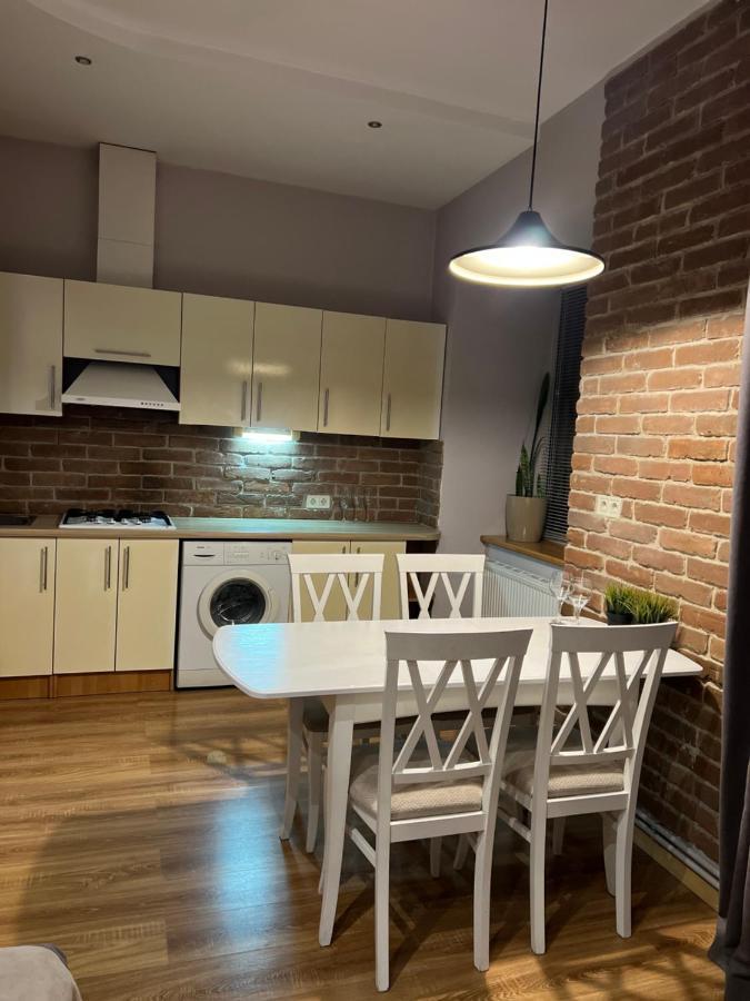 Vip Apartments ! Лвив Екстериор снимка