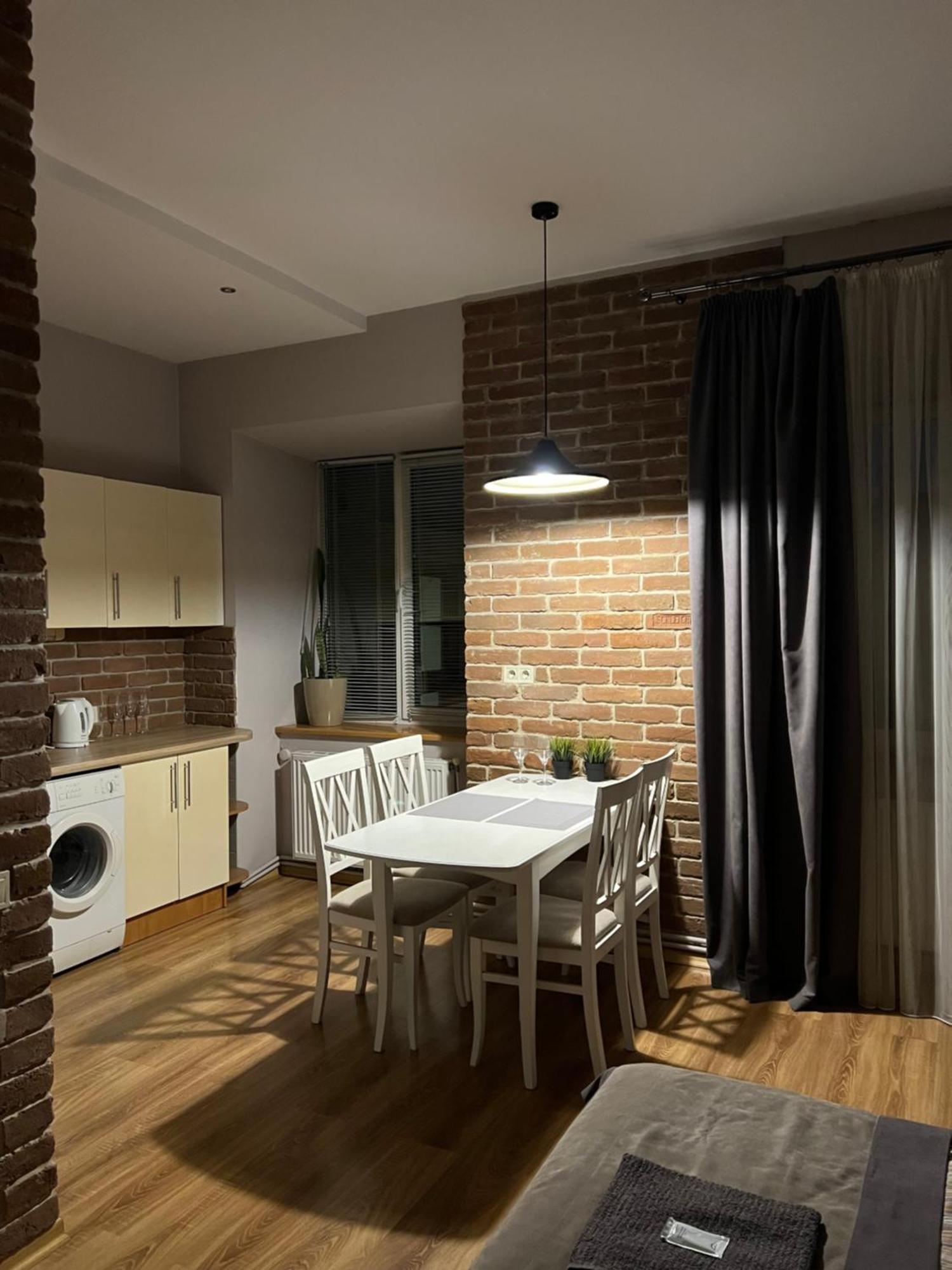 Vip Apartments ! Лвив Екстериор снимка