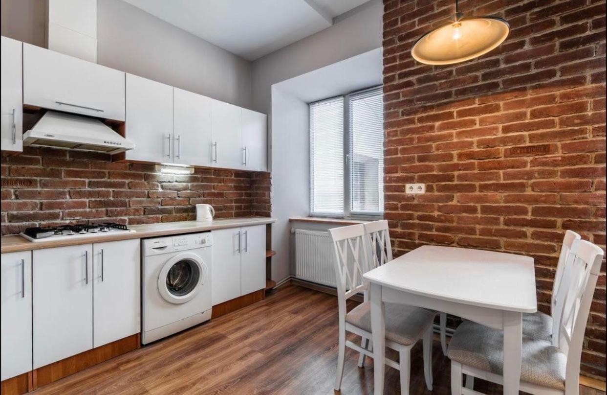 Vip Apartments ! Лвив Екстериор снимка