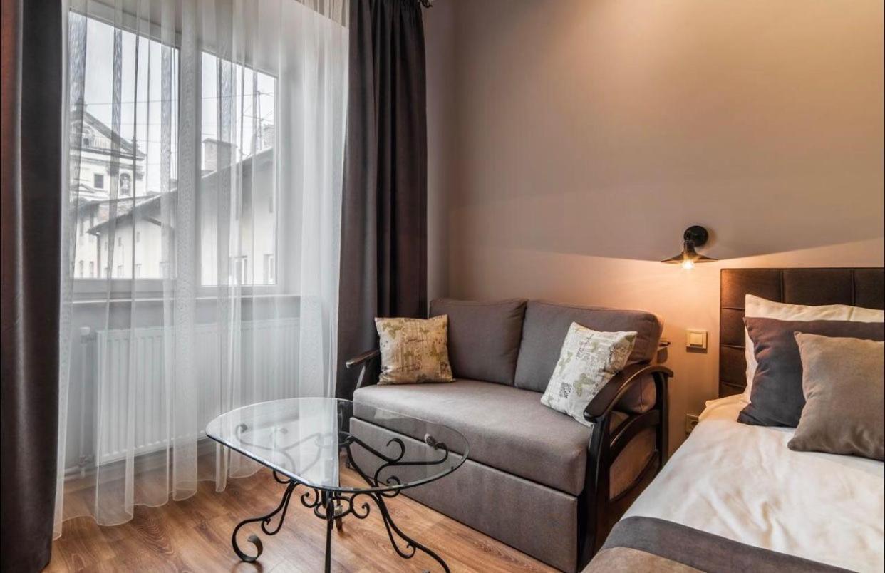 Vip Apartments ! Лвив Екстериор снимка