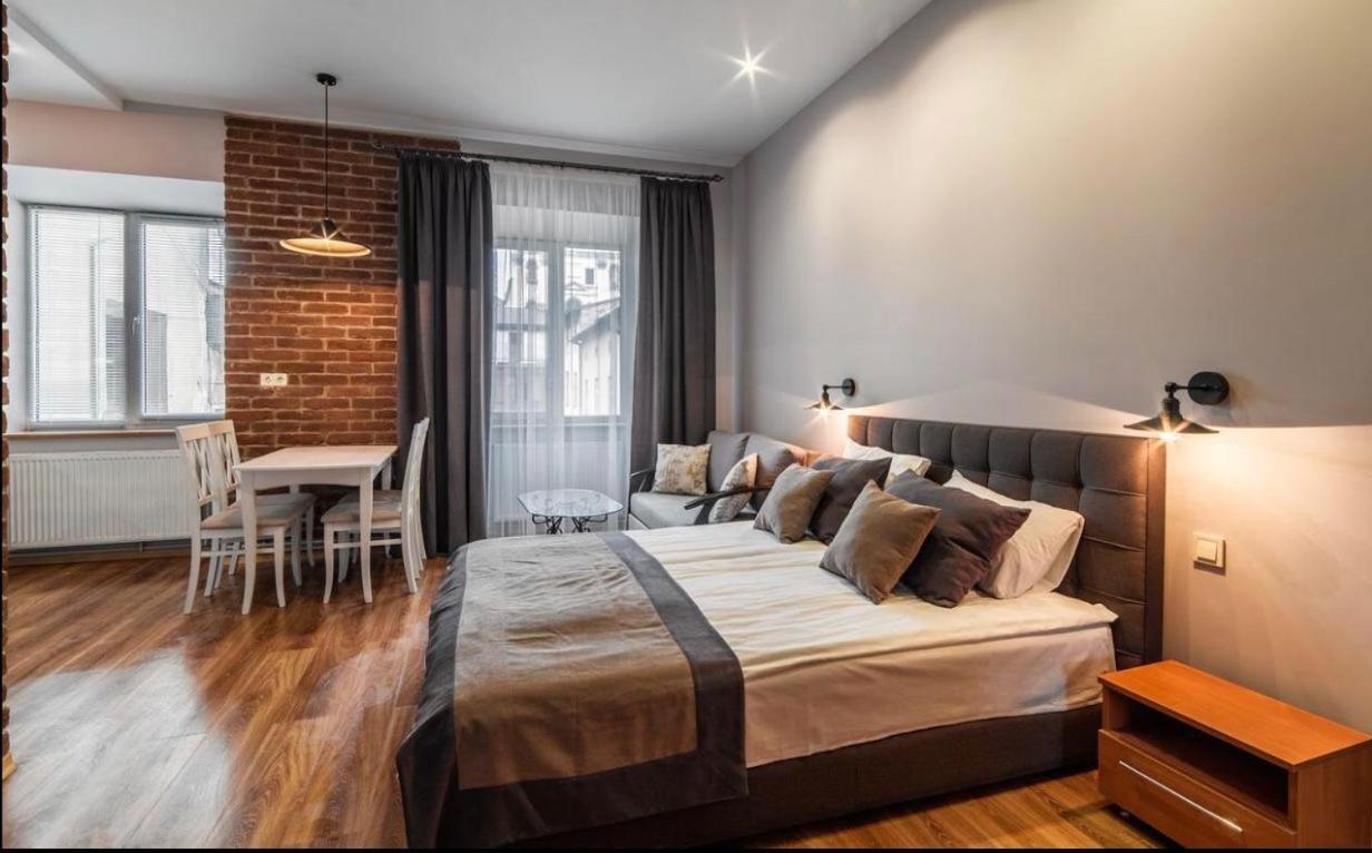 Vip Apartments ! Лвив Екстериор снимка