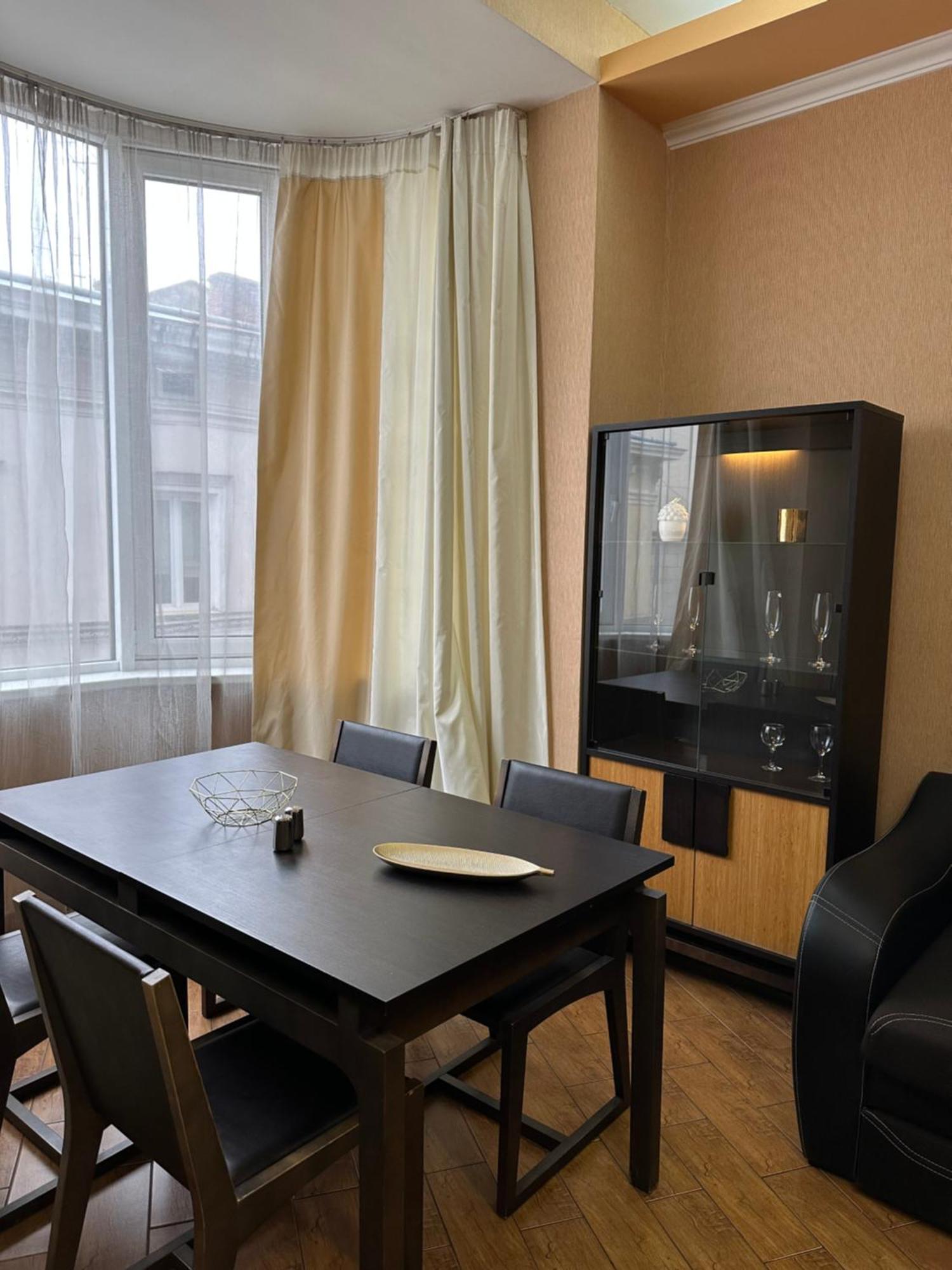 Vip Apartments ! Лвив Екстериор снимка