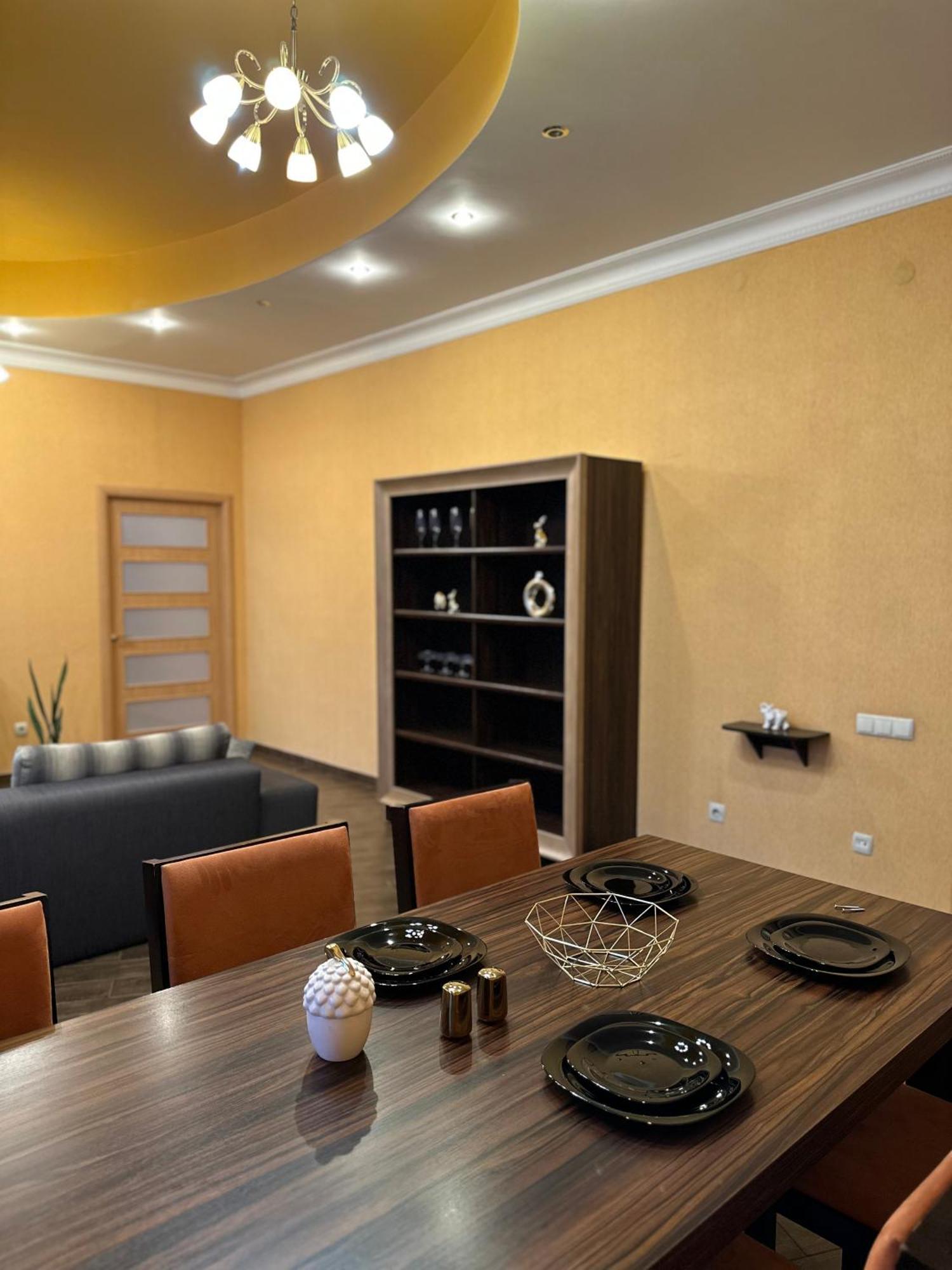 Vip Apartments ! Лвив Екстериор снимка